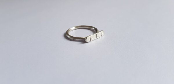 Side angle of silver crisscross signet ring